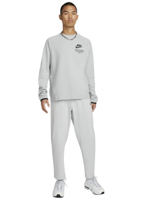 Nike Men’s Regular Fit Mid Rise Track Pant