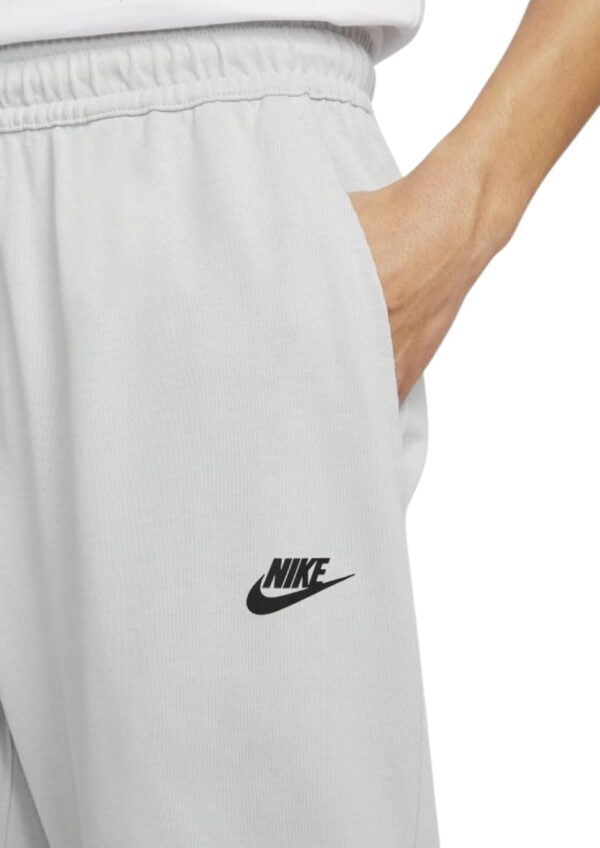 Nike Men’s Regular Fit Mid Rise Track Pant