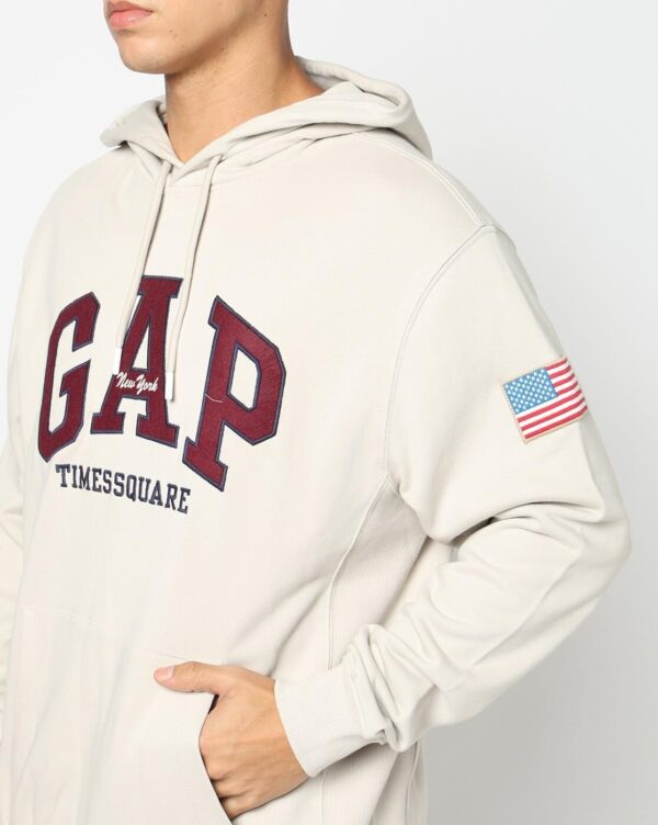 GAP Mens Relaxed Fit Novelty Print Full Sleeves Crew…