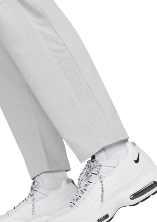 Nike Men’s Regular Fit Mid Rise Track Pant